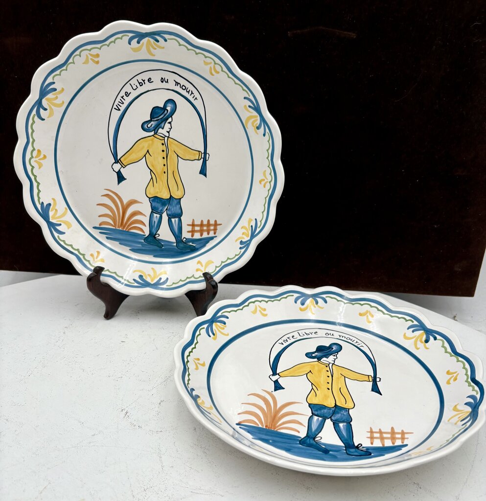 Nazari Portugal Casafina Pottery French Revolution Series by Claudia " Live Free or Die" Scalloped Edge Plate 9.75"