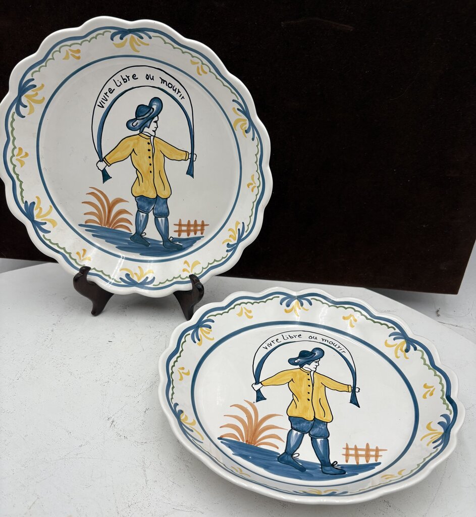 Nazari Portugal Casafina Pottery French Revolution Series by Claudia " Live Free or Die" Scalloped Edge Plate 9.75"