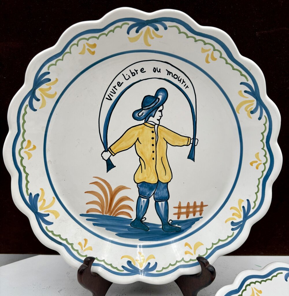 Nazari Portugal Casafina Pottery French Revolution Series by Claudia " Live Free or Die" Scalloped Edge Plate 9.75"