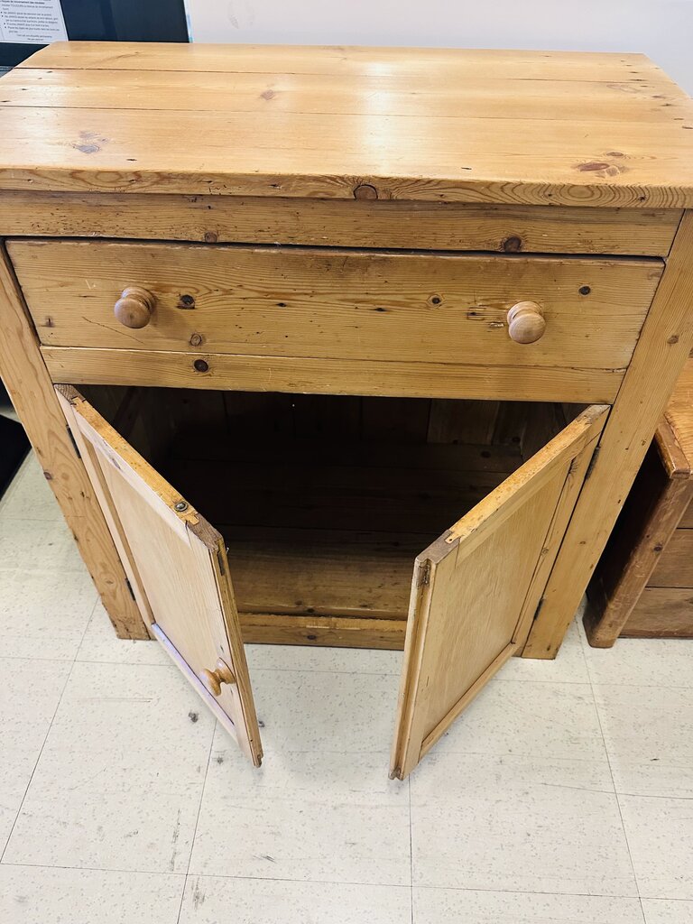 Maple Cupboard w/ Drawer18x32x32