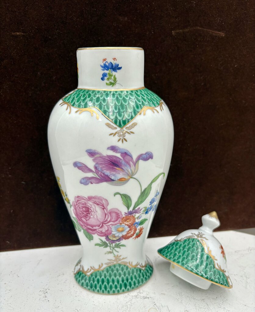 Elios Peint Main Porcelain Floral Rose Motif Lidded Jar (2Pcs)