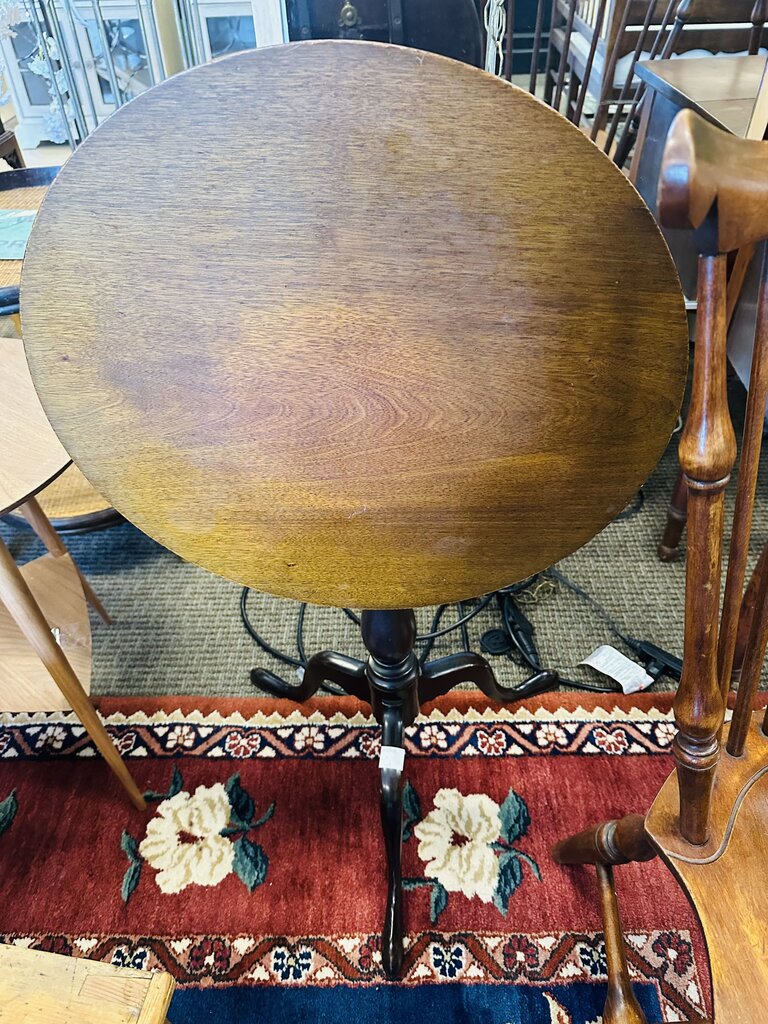 Georgian Tilt Top Side Table 20x26