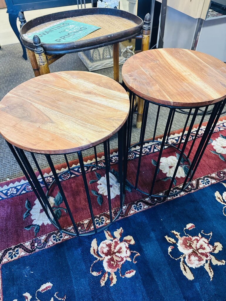 Rustic 15" Round Side Table 21" H