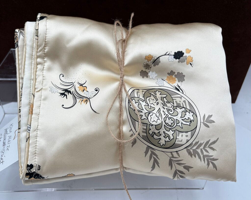 Xueyaer Trading Co. Soft Golden Silk Floral Bird Pattern Pillow Shams (PAIR)