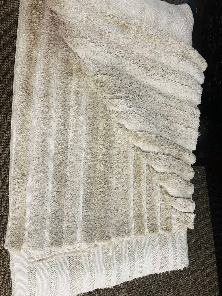 Perennials Shaggy White Sand Rug 10' x20'