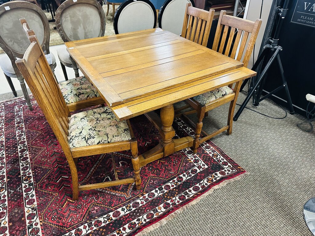 Vintage Oak Extending Dining Table + 4 Chairs (36x36 + two 12" leaves)