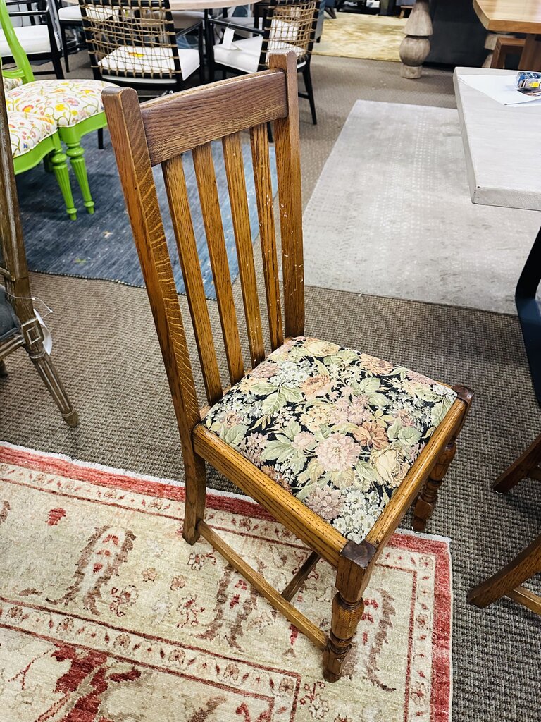 Vintage Oak Extending Dining Table + 4 Chairs (36x36 + two 12" leaves)