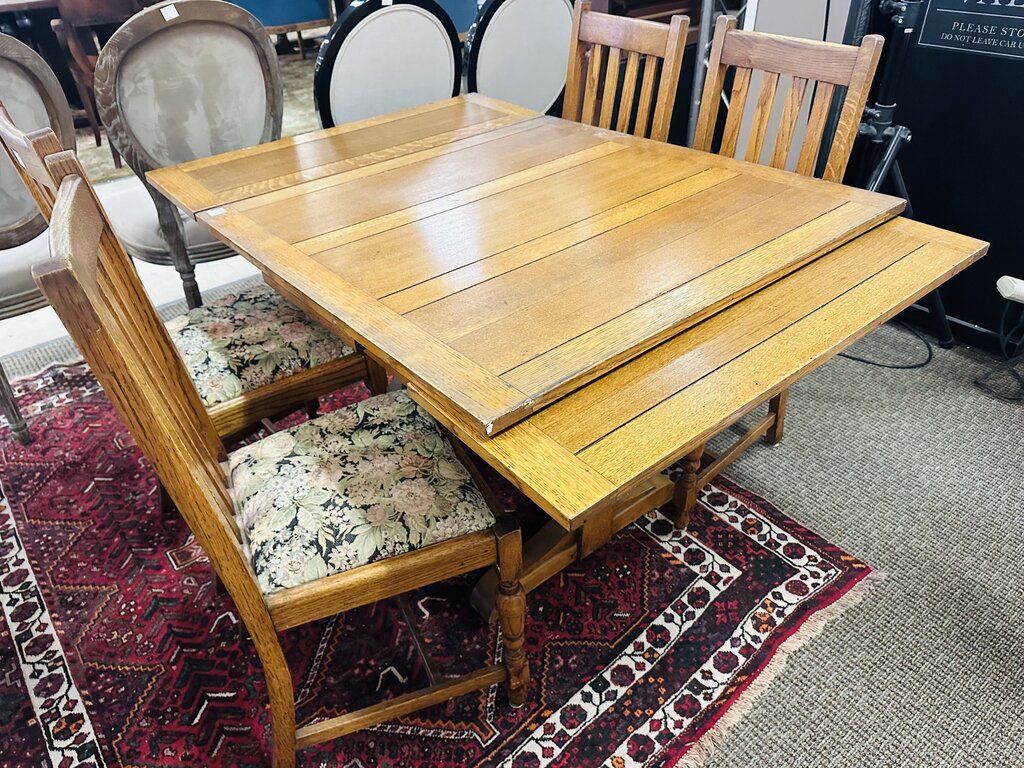 Vintage Oak Extending Dining Table + 4 Chairs (36x36 + two 12" leaves)