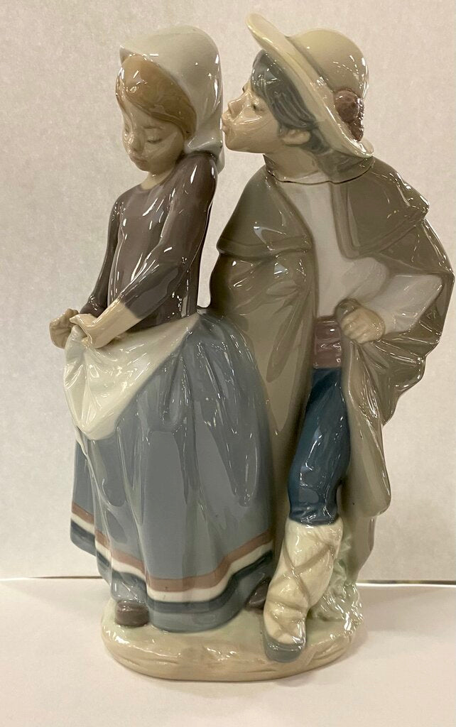 Lladro "Little Couple Kissing" 1180 (boy's neck repaired)
