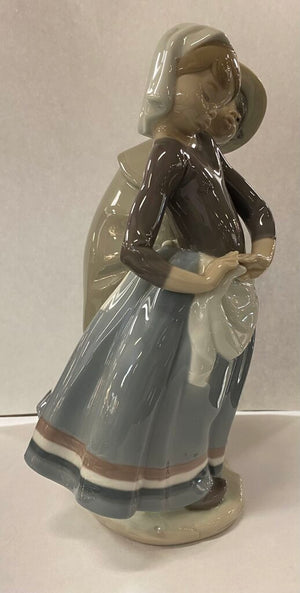 Lladro "Little Couple Kissing" 1180 (boy's neck repaired)