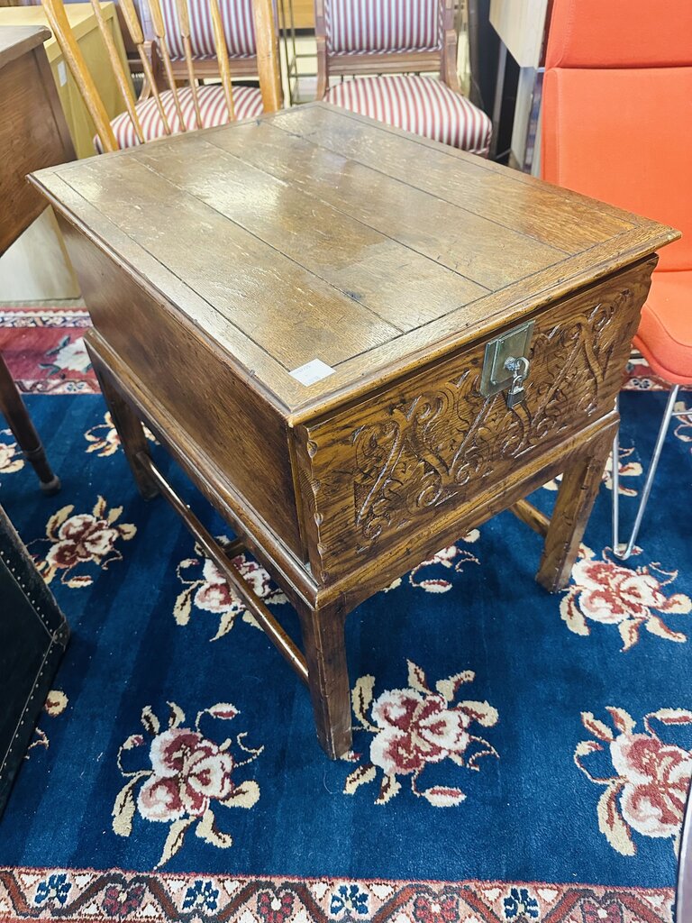 Henredon Occasional Table With Drawer 27x20x25