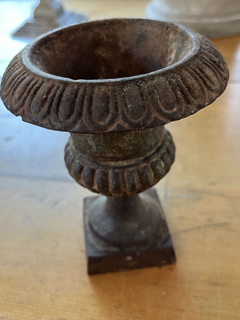 Antique Iron Mini Urn 5¨