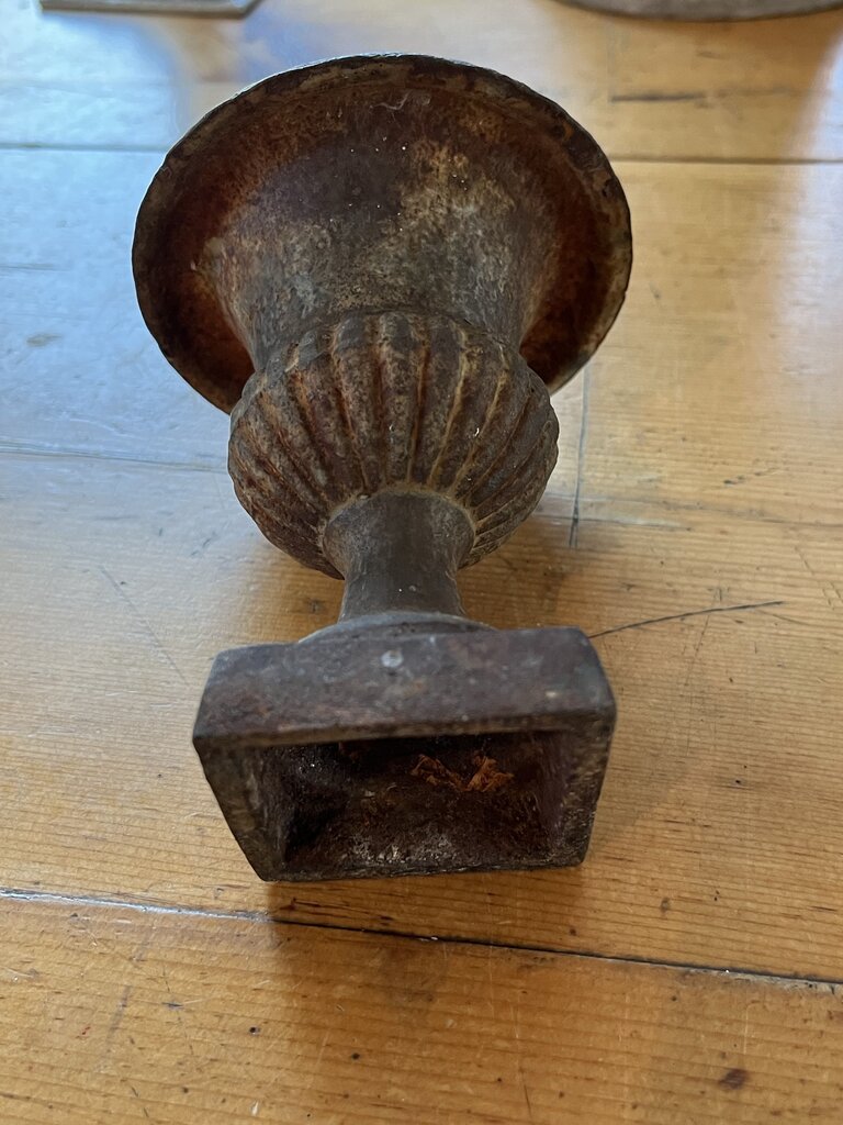 Antique Iron Mini Urn 5¨