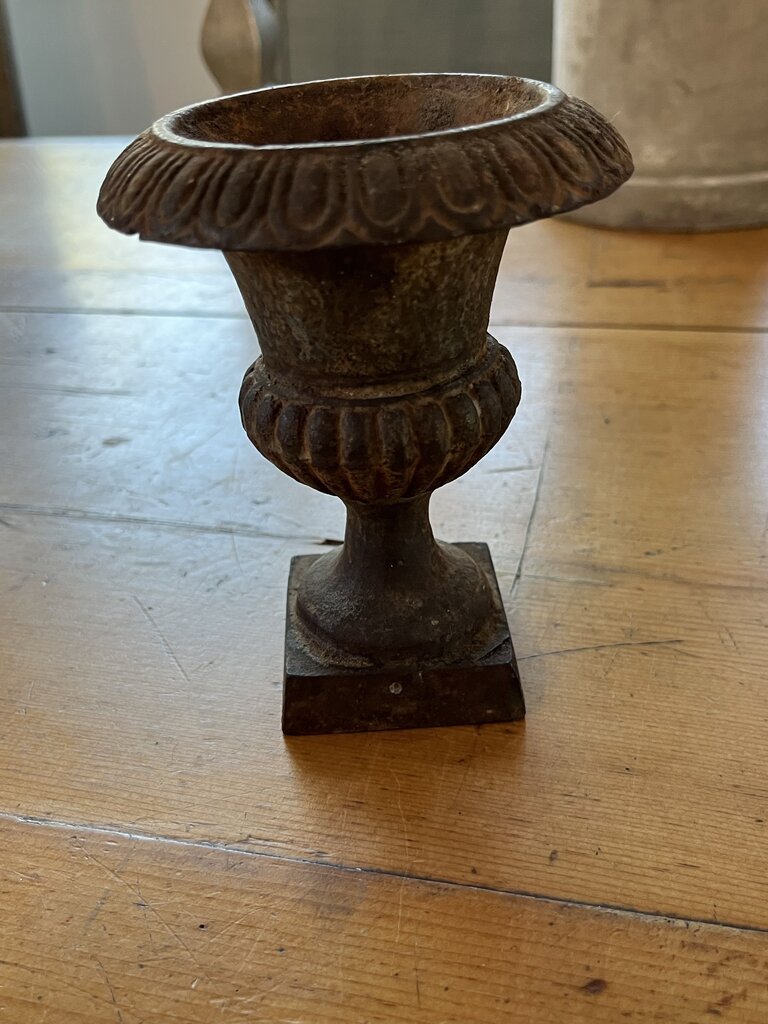 Antique Iron Mini Urn 5¨