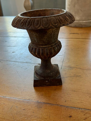 Antique Iron Mini Urn 5¨