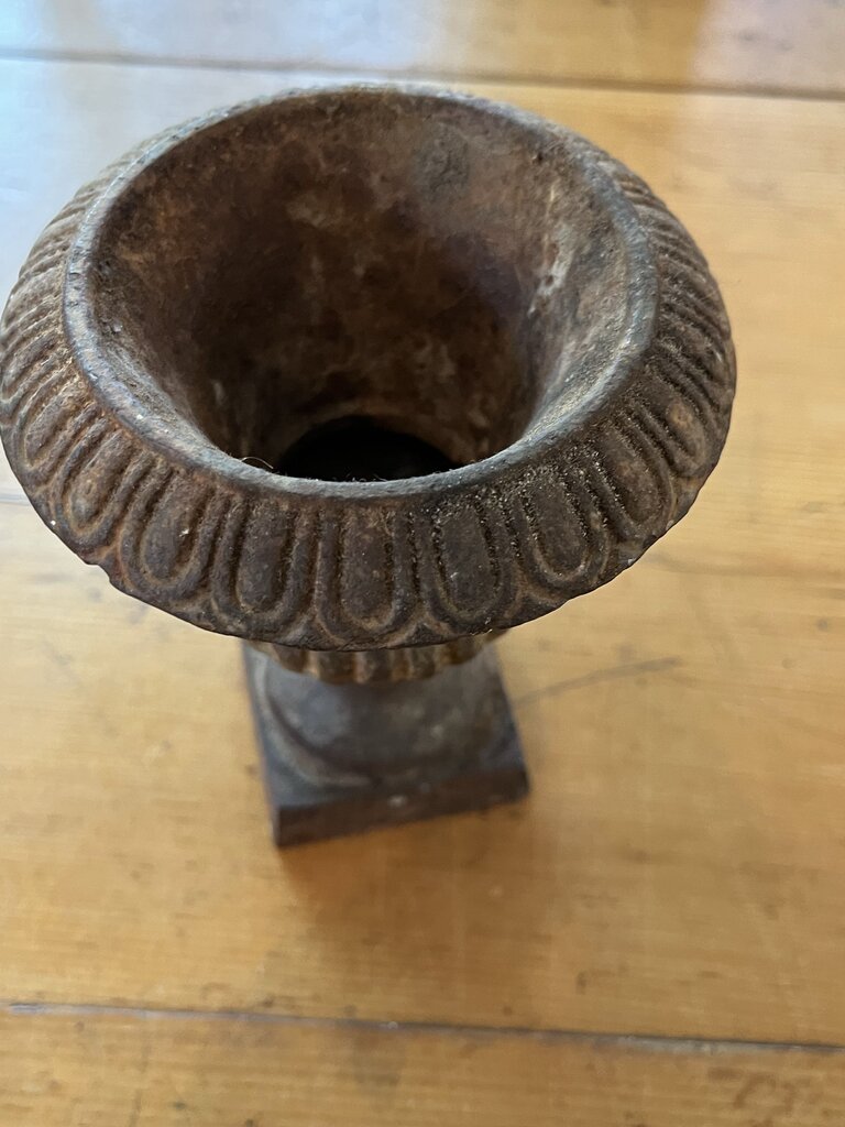 Antique Iron Mini Urn 5¨