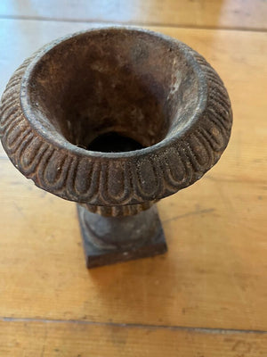 Antique Iron Mini Urn 5¨