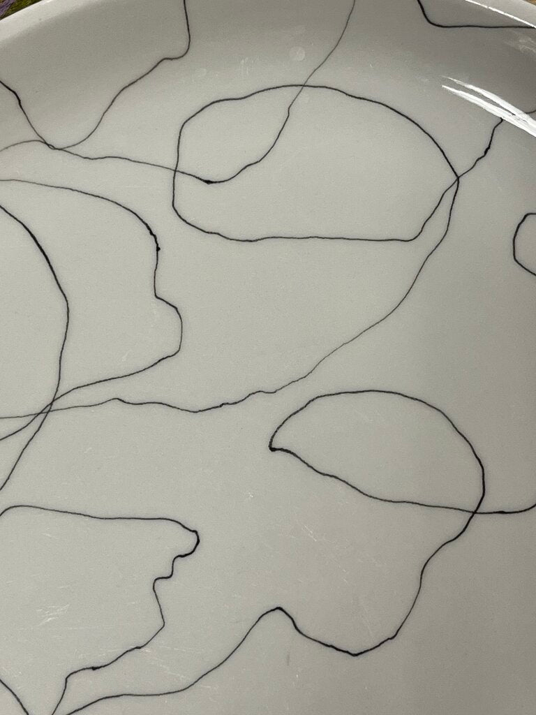 Carrara Modern White by Iroquois Round Platter 13.5