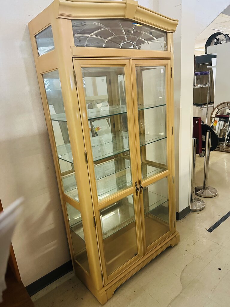 Bernhardt Curio Cabinet 39x16x80