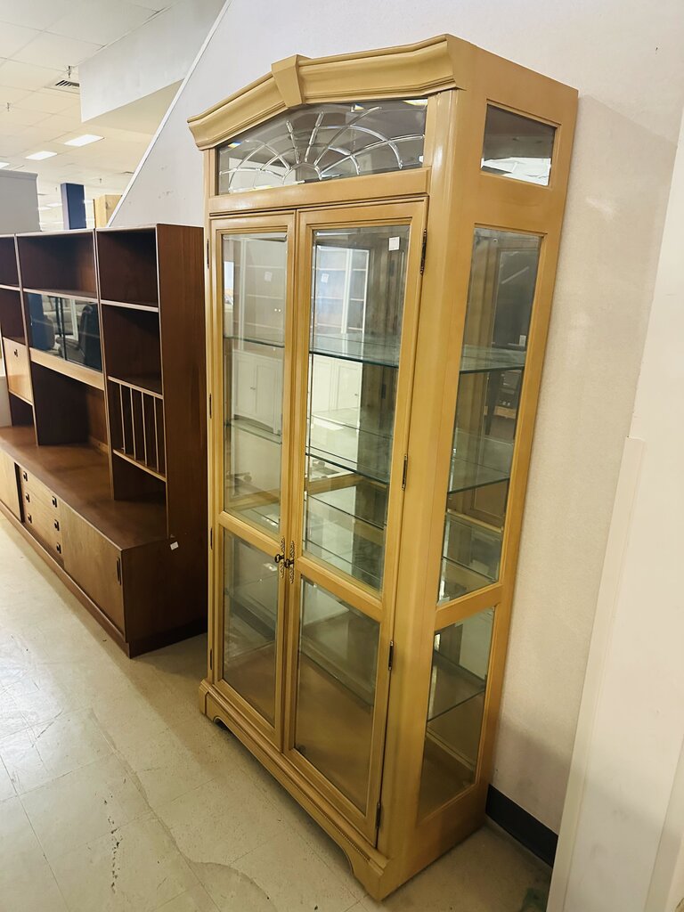 Bernhardt Curio Cabinet 39x16x80