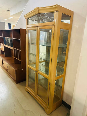 Bernhardt Curio Cabinet 39x16x80