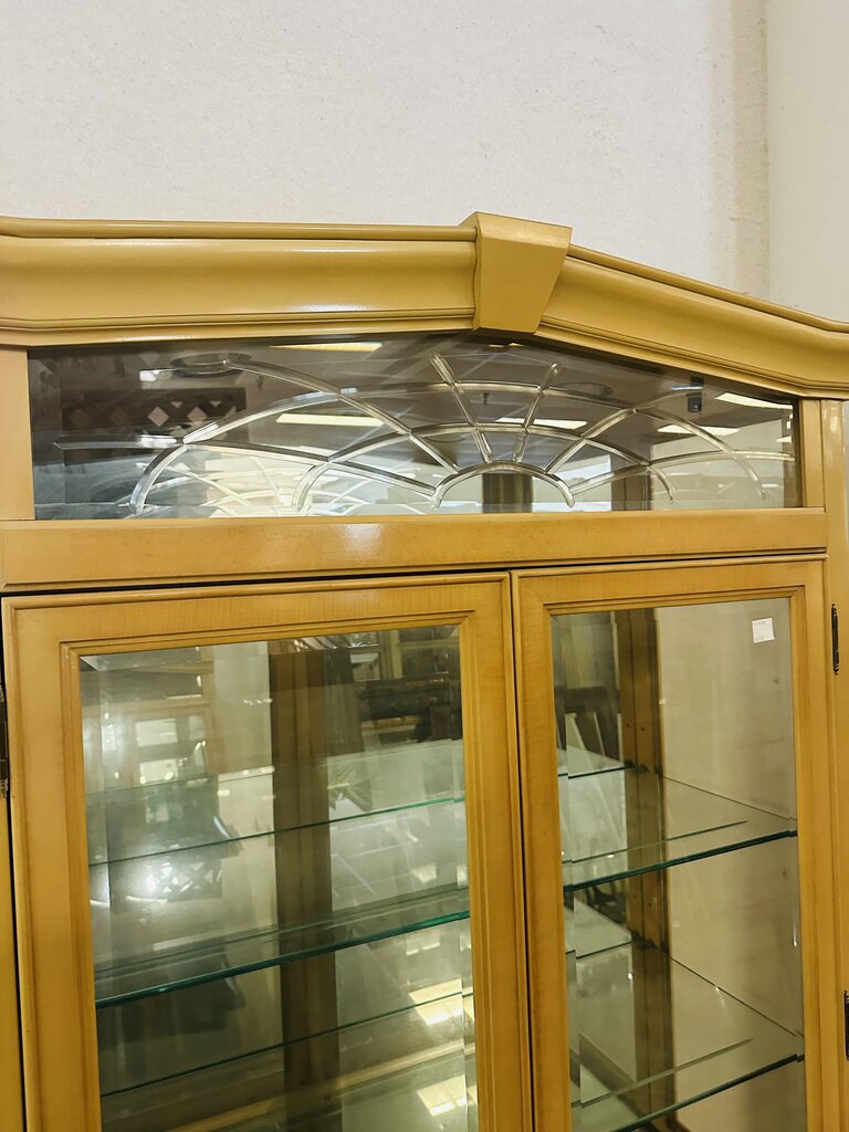 Bernhardt Curio Cabinet 39x16x80