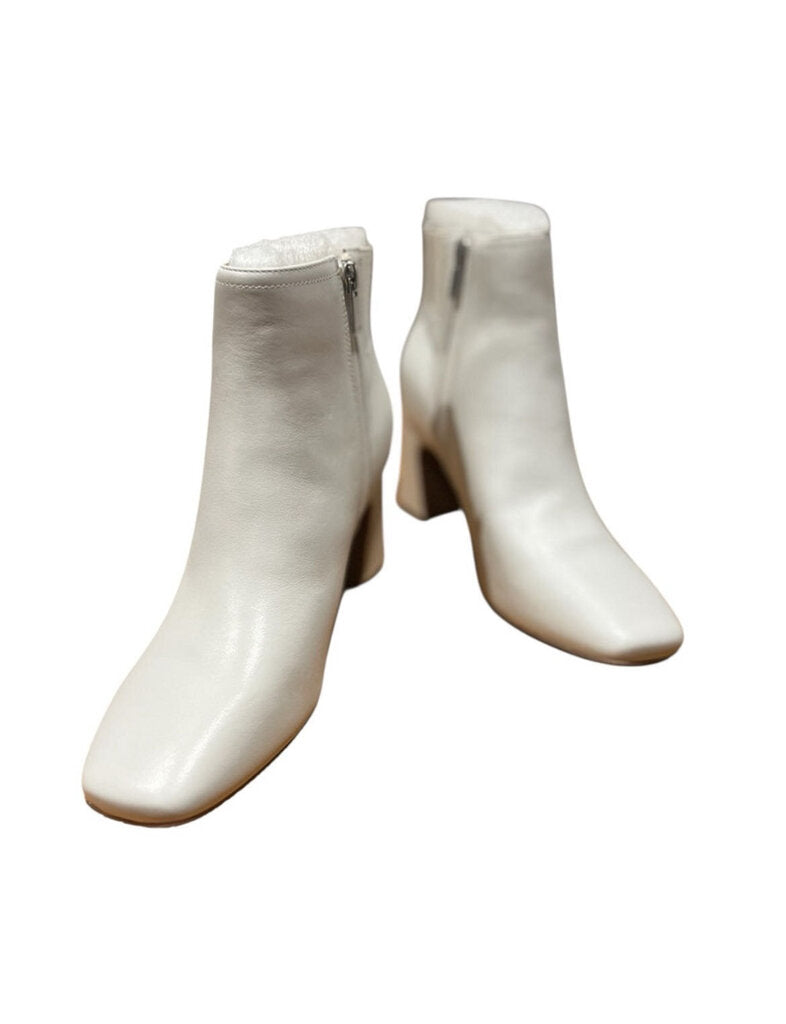 NYDJ Chereeo Off White Nappa Boots 9.5