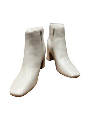 NYDJ Chereeo Off White Nappa Boots 9.5