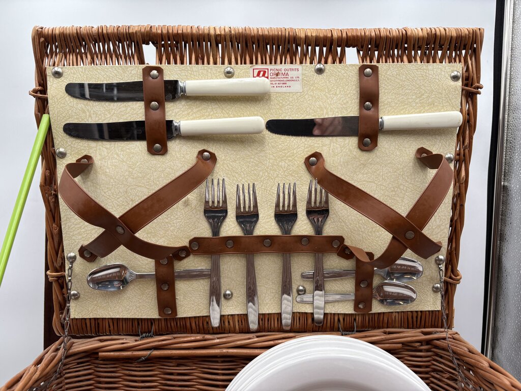 Picnic Outfits Optima Mfg. C. England Picnic Set (22Pcs)