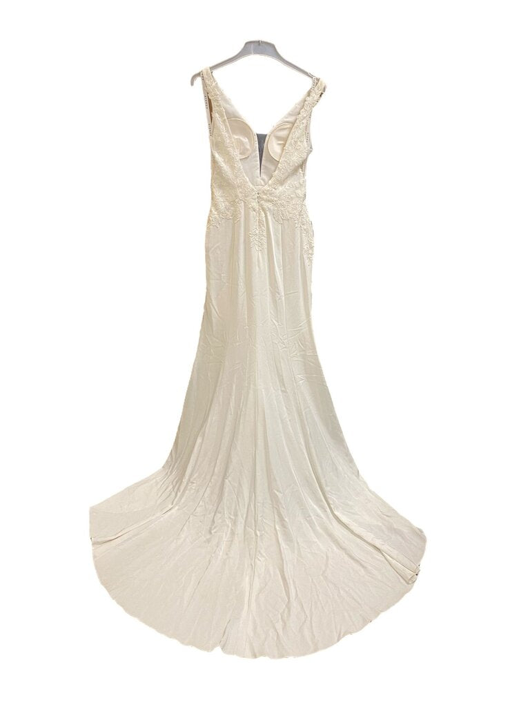 Azazie Diamond White Dress NEW by Miss Daisy's Consignment & Auction House