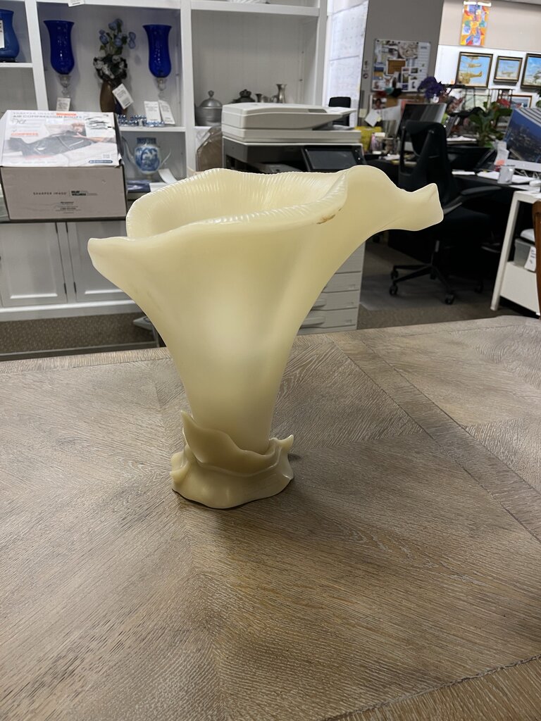 Point a la Ligne Calla Lily Decorative Candle 12x12