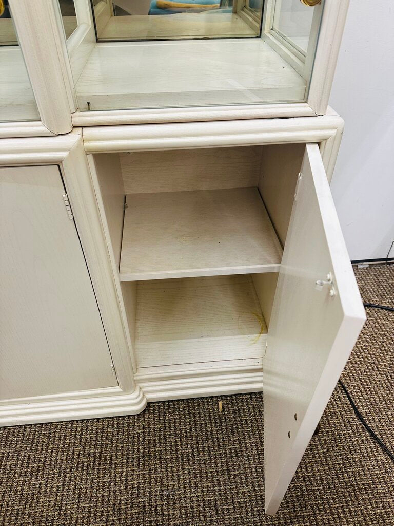 Thomasville Lighted China Cabinet 64x16x81