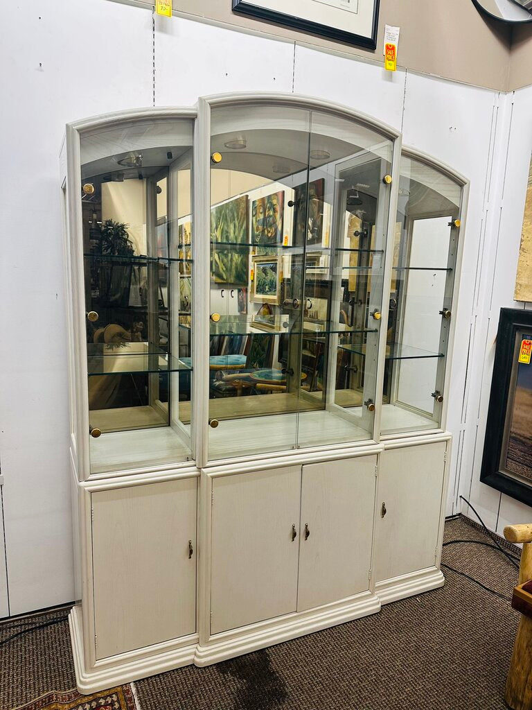 Thomasville Lighted China Cabinet 64x16x81
