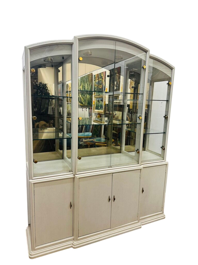 Thomasville Lighted China Cabinet 64x16x81