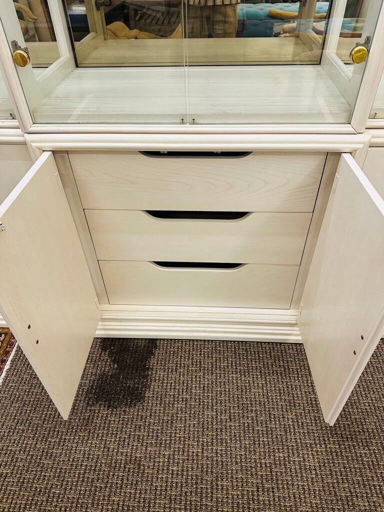 Thomasville Lighted China Cabinet 64x16x81