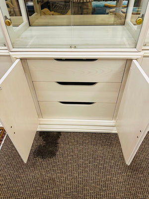 Thomasville Lighted China Cabinet 64x16x81