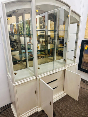 Thomasville Lighted China Cabinet 64x16x81