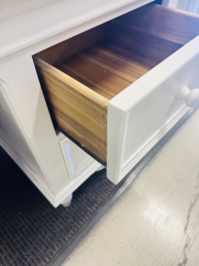 Tradewinds Nightstands (pair) 17.5x23.5x27.5
