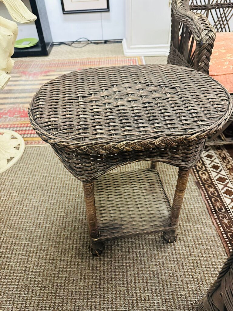 Oval Top Wicker Side Table 20x14x23