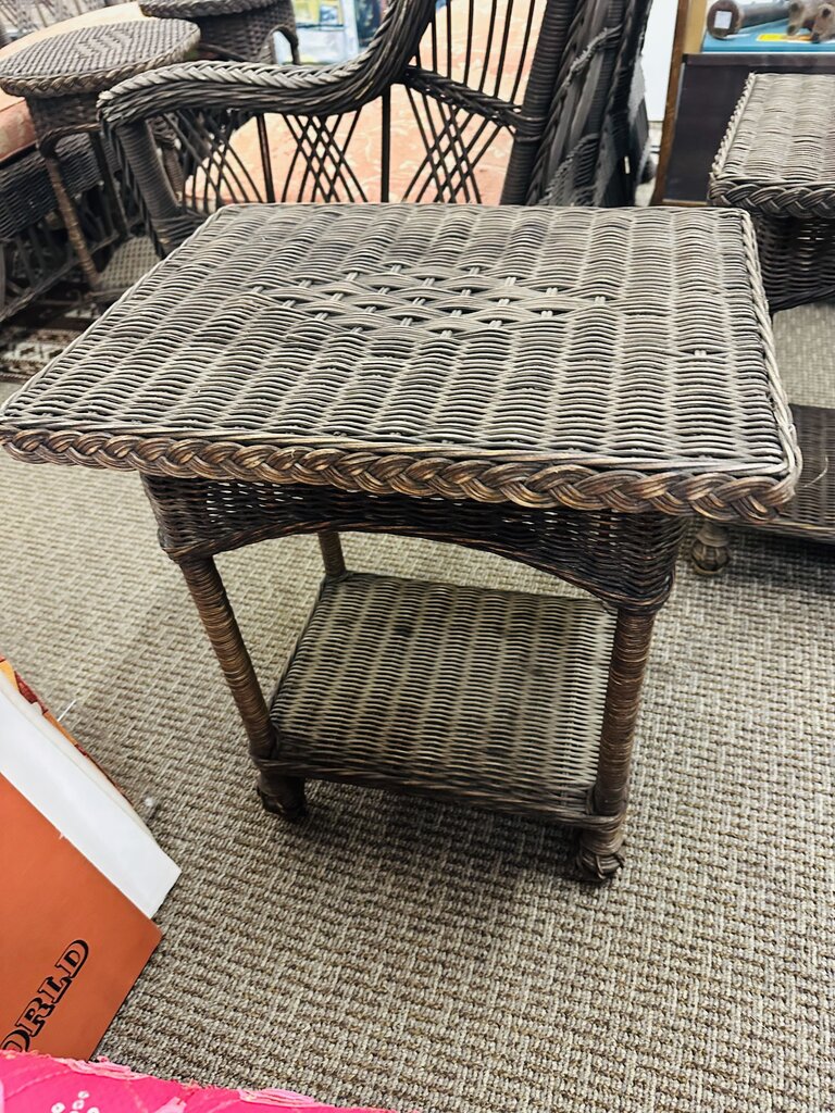 Wicker Side Table 20x16x24