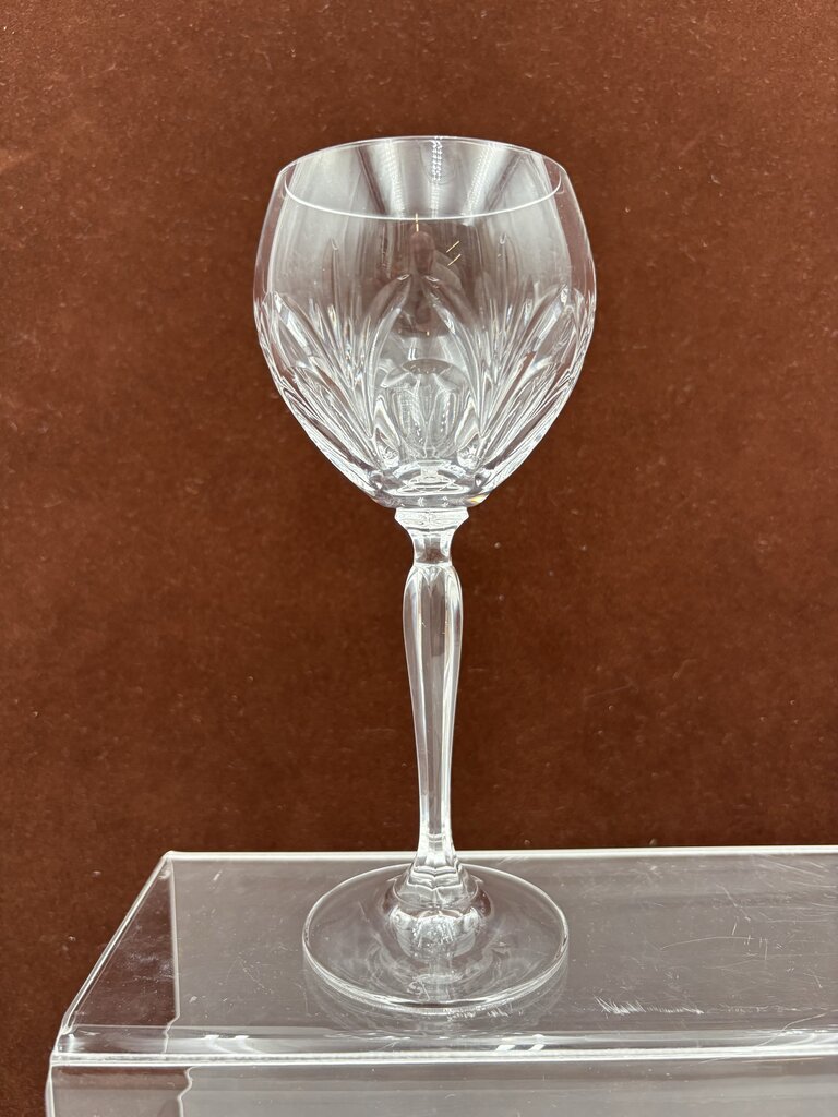 Spiegelau Cut Crystal Begonia Thumbprint Pattern Wine Glass 7.25"