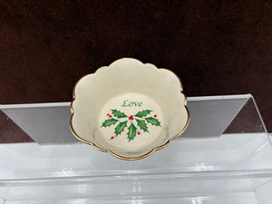 Lenox Holiday American by Design Gold Trim Round Fluted Scalloped Edge "Love" Candy Dish