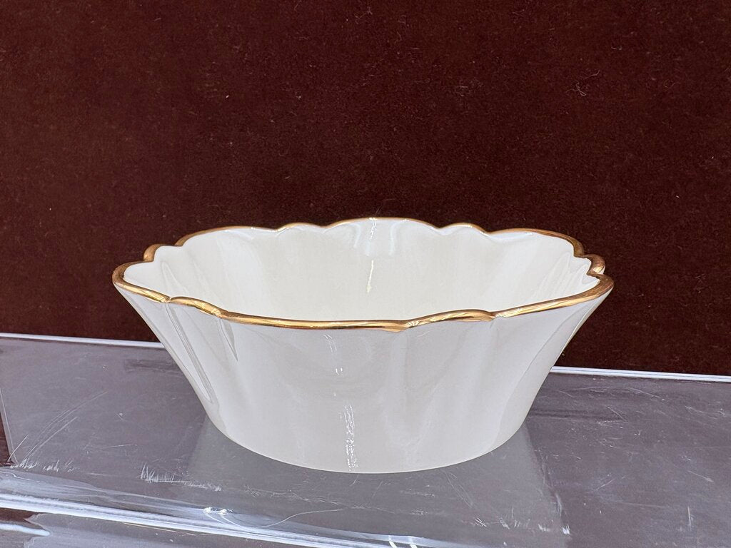 Lenox Holiday American by Design Gold Trim Oval Fluted Scalloped Edge "Merry" Candy Dish