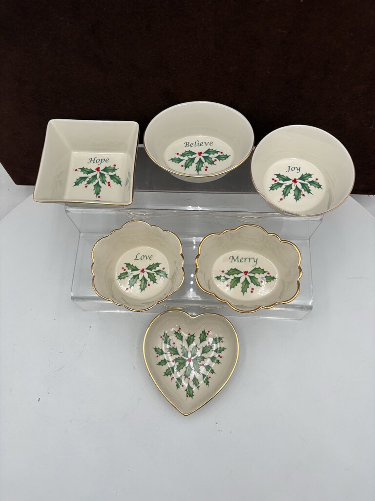 Lenox Holiday American by Design Gold Trim "Heart" Candy Dish