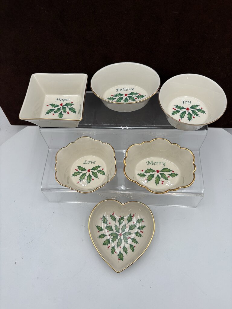 Lenox Holiday American by Design Gold Trim "Heart" Candy Dish