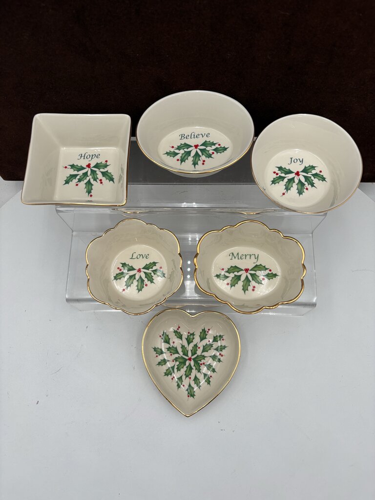 Lenox Holiday American by Design Gold Trim "Heart" Candy Dish