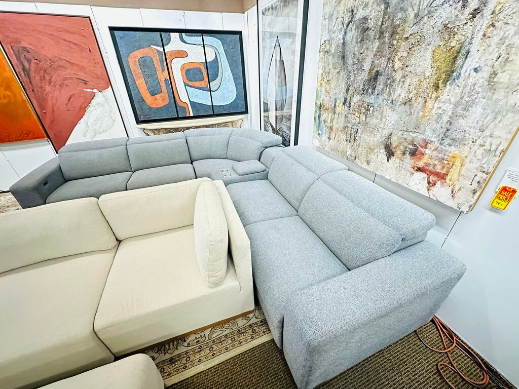 Woodston Fabric Power Reclining Sectional With Power headrests Orig . $1999 (131 X 118 X 31)