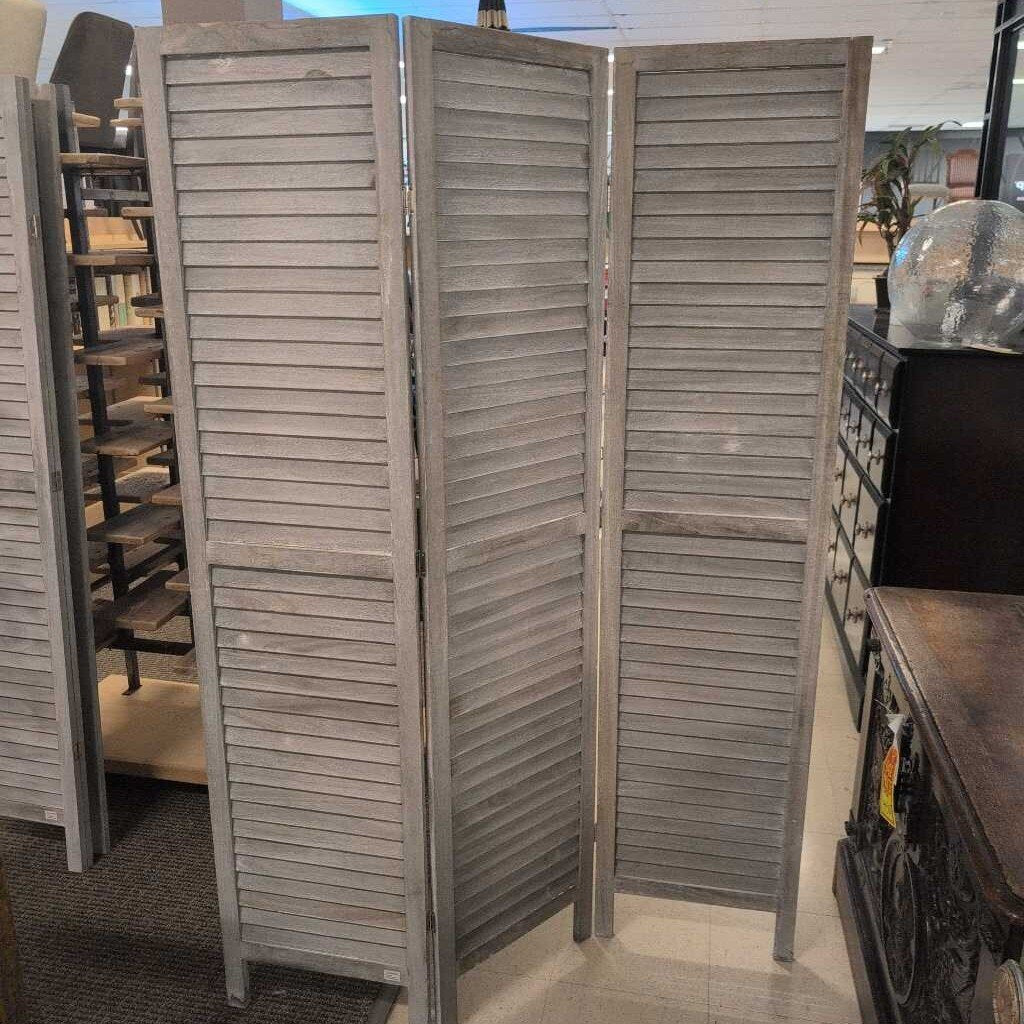 Louvered 3 Panel Wooden Screen