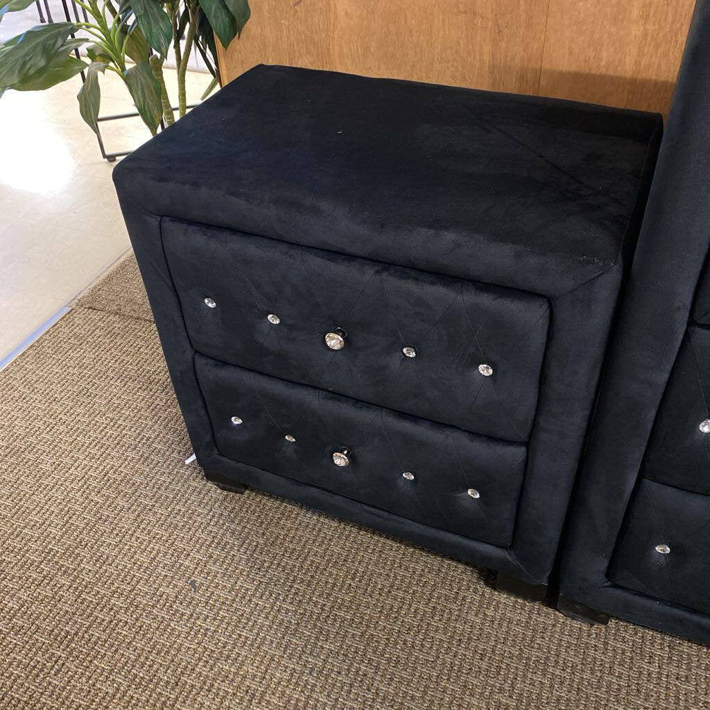 Modern Black Tufted Velvet Nightstand (27.5x16x26)