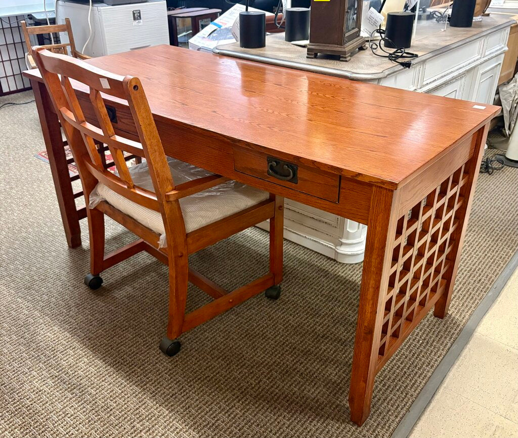 Red Oak Veneered Teachers Desk w/ Rolling Chair